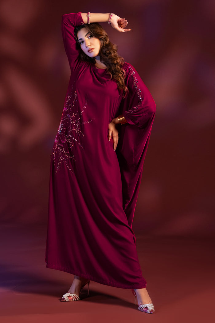NAQSHI Aelin velvet tunic styled in pose highlighting one side dolmen sleeve and smooth flowing kaftan shape