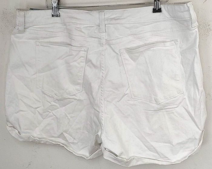 Arizona Womens Plus 21 / 4.5" Inseam White Stressed Cuffed Jean Midi Shorts