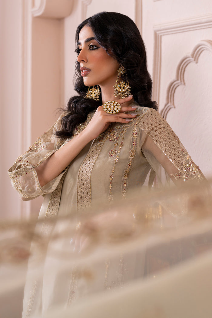 Macro of Naqshi Arwa dupatta edge showcasing pink sequin embroidery, lengthwise border and minimal lace finish.