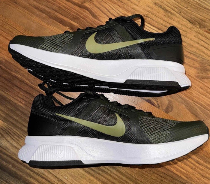 Brand New Nike Run Swift Men’s SZ 11 Black/Green/Wh ite Sneakers - Image 3