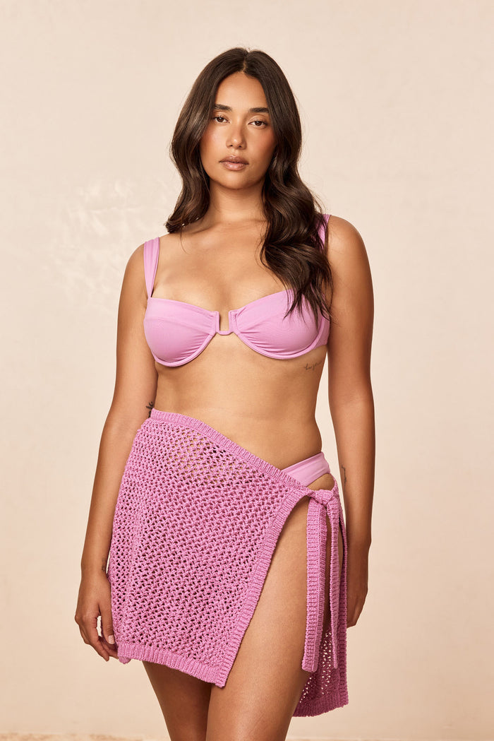 Front view of Cala Roja Top in Moonlight on model, showing underwire cups, soft u-wire detail, wide supportive shoulder straps and adjustable back tie against a beige background