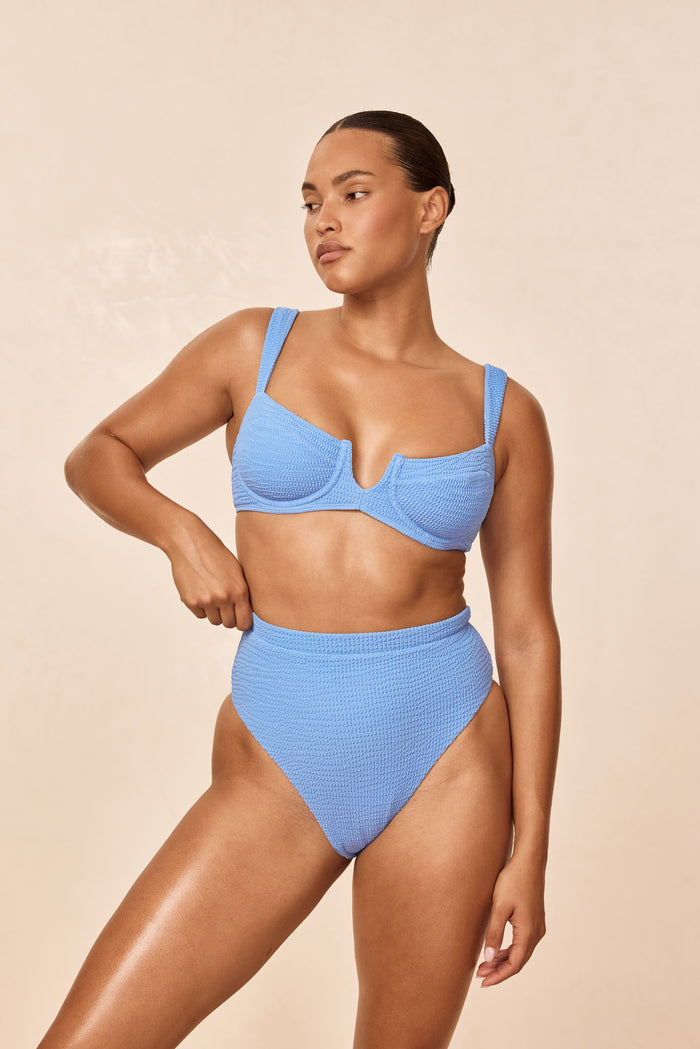 Front view of Clovelly Top in Azure Crinkle on model showing underwire V-front, wide straps, crinkle texture
