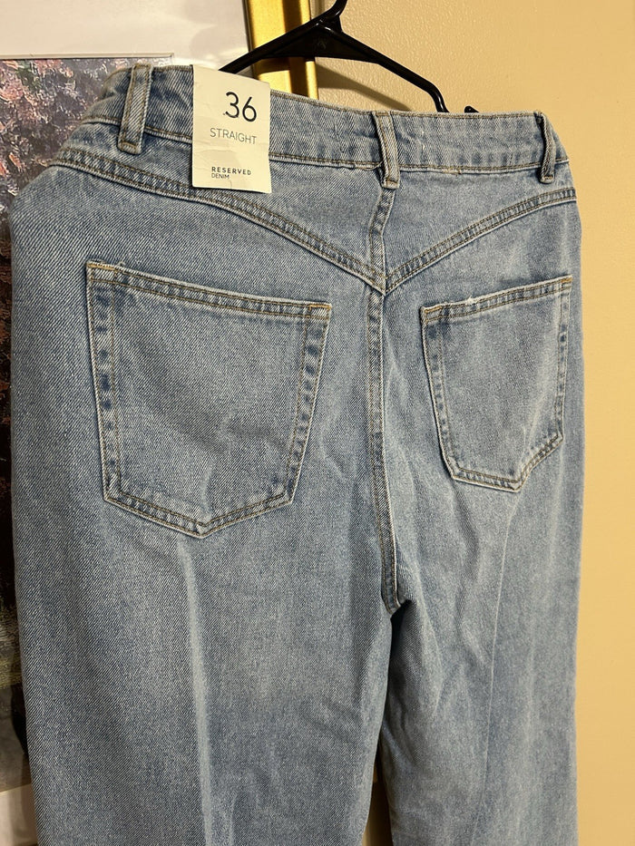 Donate,lfor someone who needs ! Women's Straight Light Wash Blue Denim Jeans