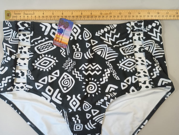 Forever 21 Plus 1X Black White Swim Bikini Bottoms Side Accent Hygiene Liner