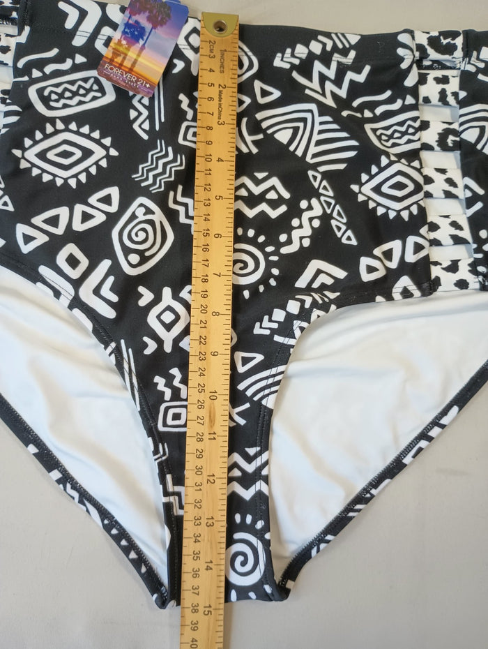 Forever 21 Plus 1X Black White Swim Bikini Bottoms Side Accent Hygiene Liner