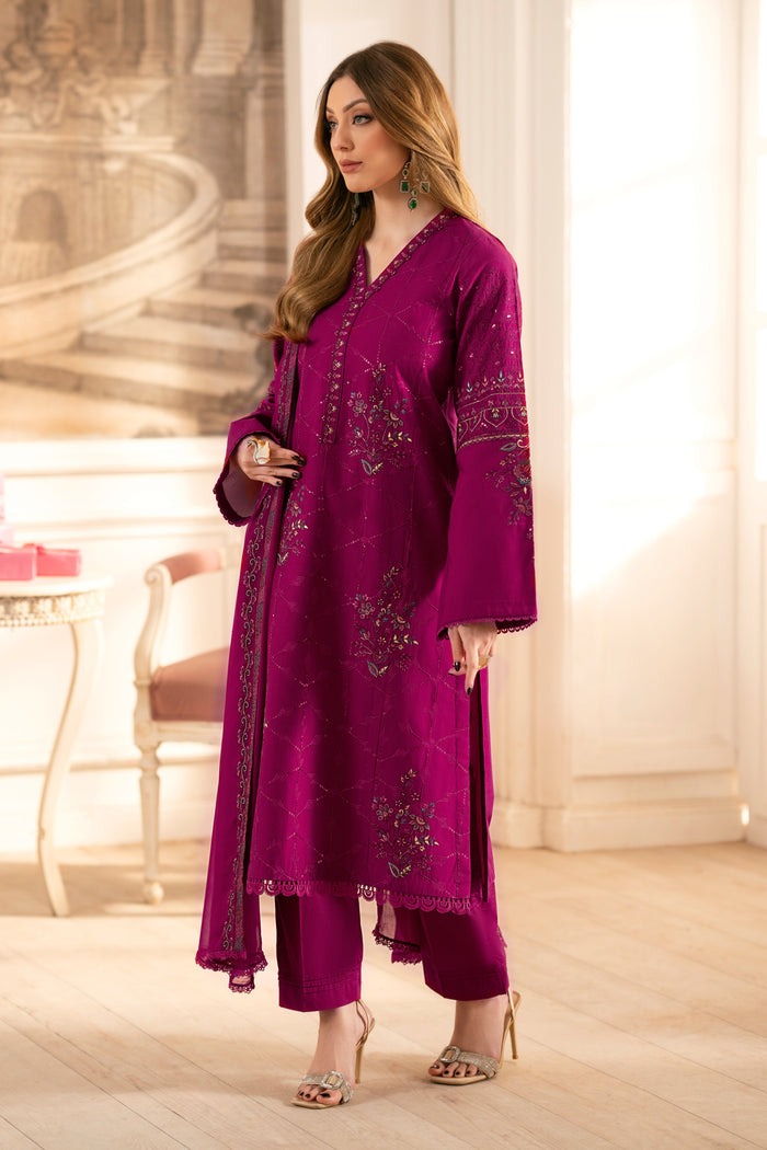 Side view of NAQSHI Hira showing smooth straight shirt silhouette, lace-trimmed curved sleeve cuff and pleated cambric trouser side seam