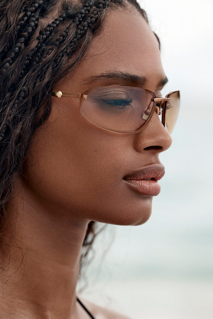 Close-up side view of Malta sunglasses in bronze with brown gradient lenses and tortoise arms on model
