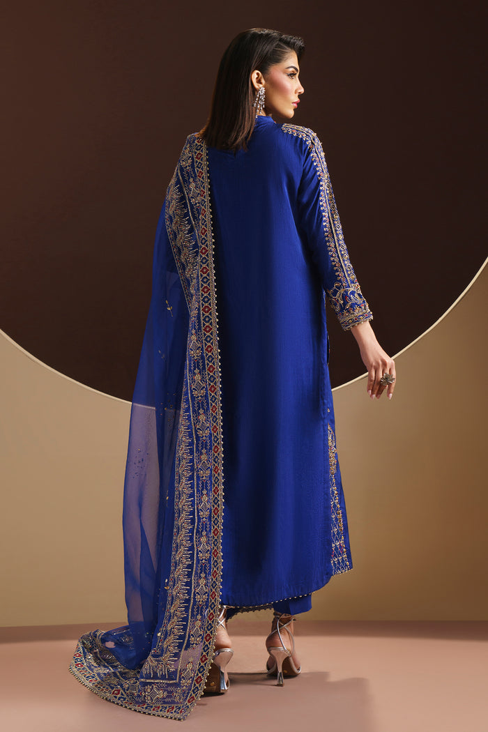 NAQSHI Manvi shirt hem adorned with lace and intricate motif embroidery