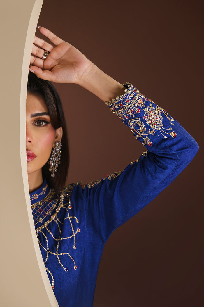 Naqshi Manvi organza dupatta draped to reveal four-sided embroidery and sequin work, with two sides heavy and two sides light design.