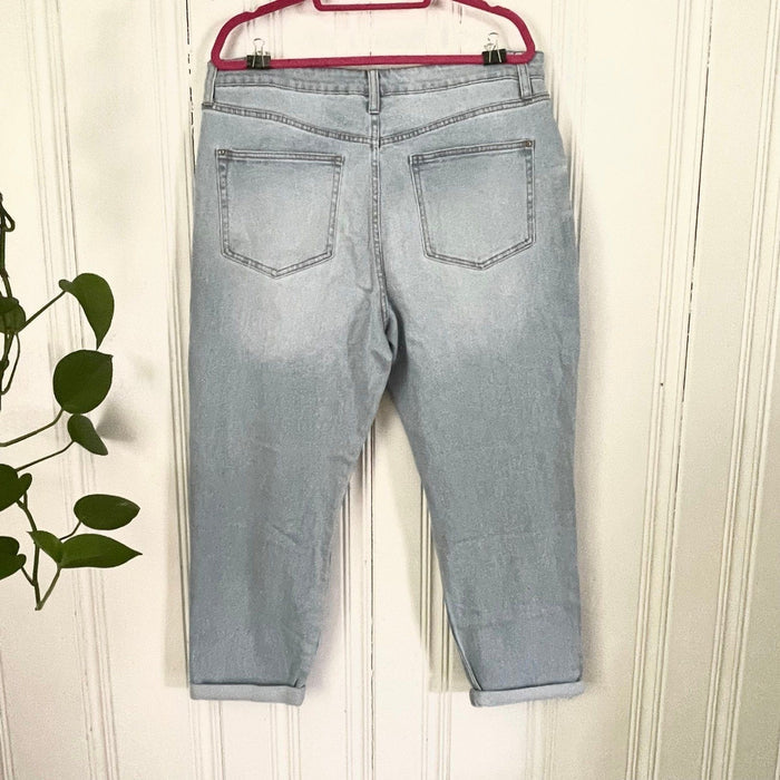 No Boundaries Women’s Light Blue High Rise Destructed Mom Jeans
