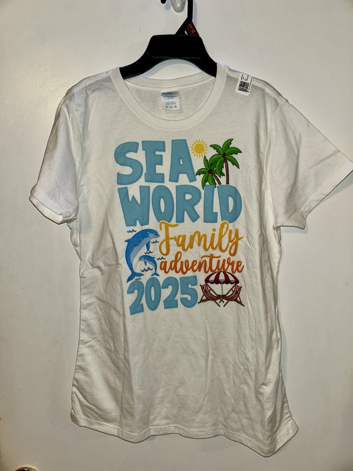 "Sea World Family Adventure 2025" Women's Medium White Graphic T Shirt
