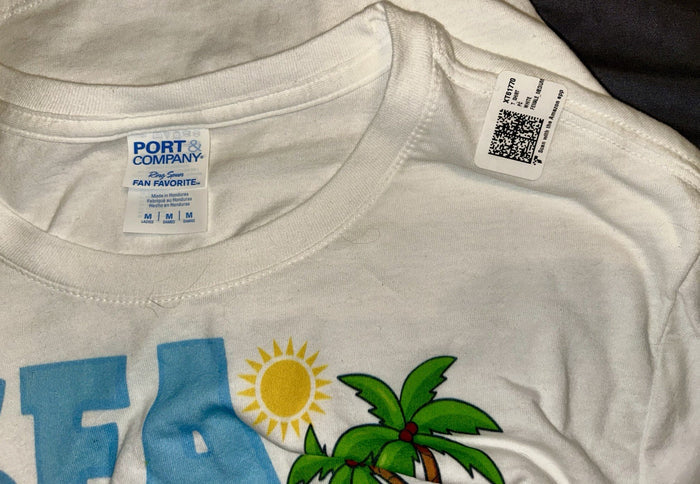 "Sea World Family Adventure 2025" Women's Medium White Graphic T Shirt