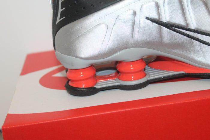 Nike Sneaker Shoe Shox R4 GS Youth New 39 40 Black Silver Orange - Image 2