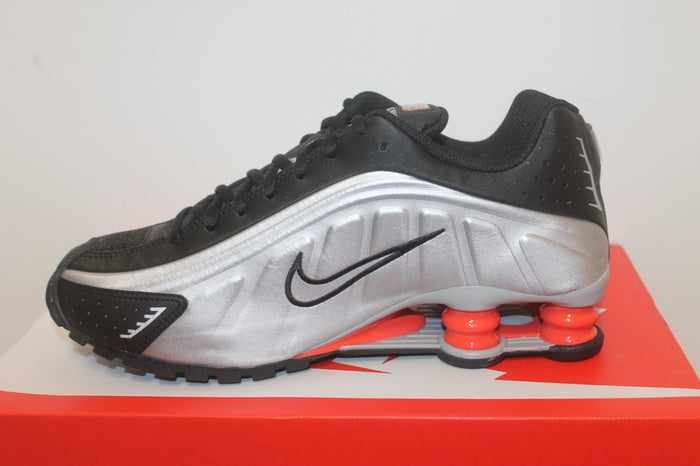 Nike Sneaker Shoe Shox R4 GS Youth New 39 40 Black Silver Orange - Image 3