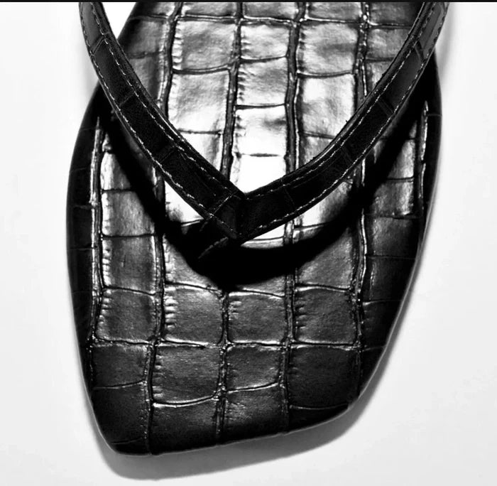 Wild Diva ANNIE-01 Women's Thong Sandals Black – Croc Embossed Square Toe, Size 6.5 NIB