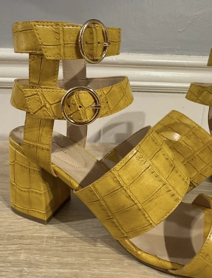 Women's Strappy Chunky Block Heel Sandals Golden Croc Texture – Size 10 New